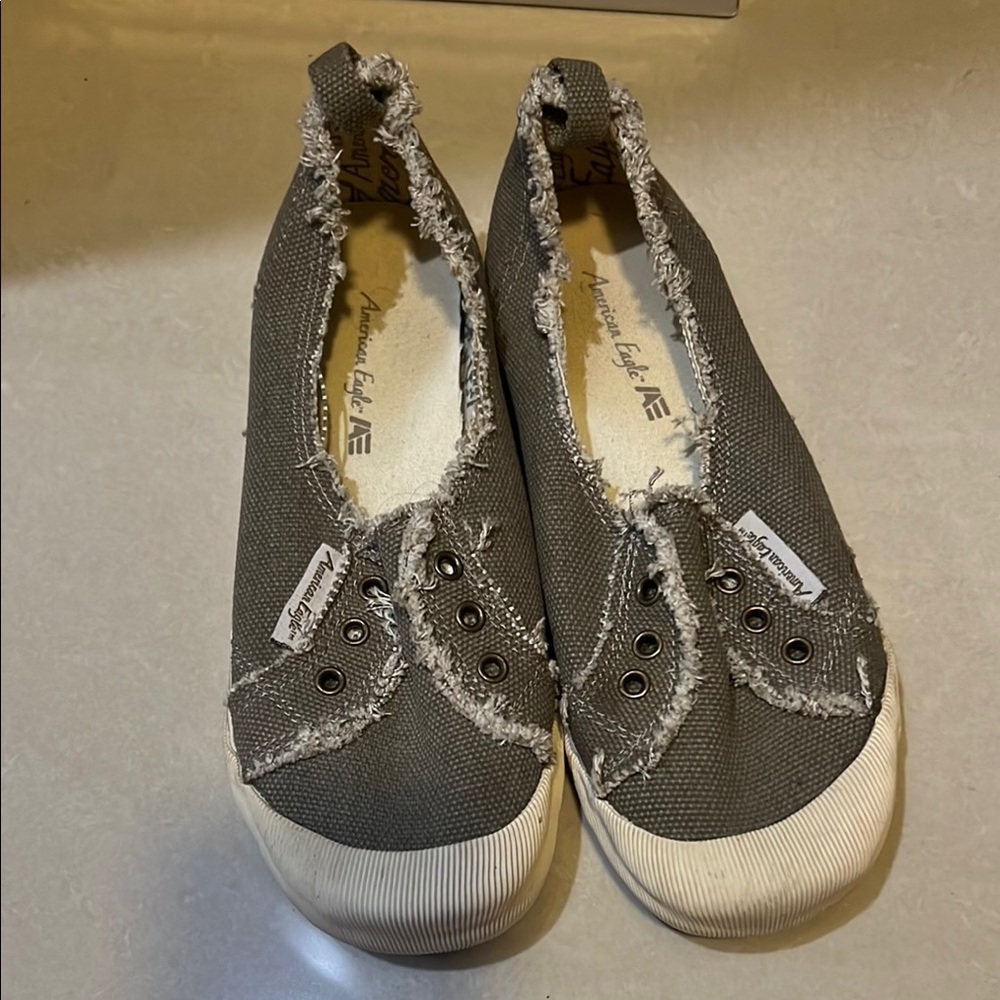 American Eagle Outfitters Gray and White Sneakers Casual Comfort